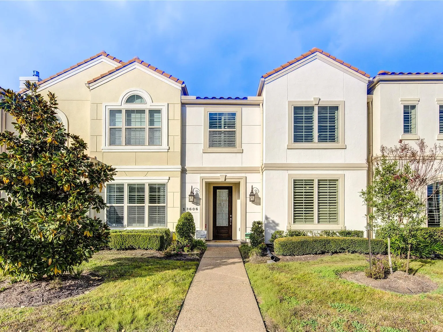 3 bed, 3.5 bath, 2930 sqft, $3,800 — Photo 2
