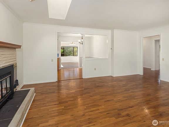 4th image of 20820 Hillcrest Place