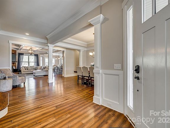 3rd image of 428 Vine St