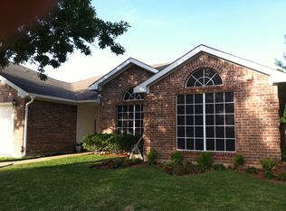 7029 Park Green Dr, Arlington, TX 76001