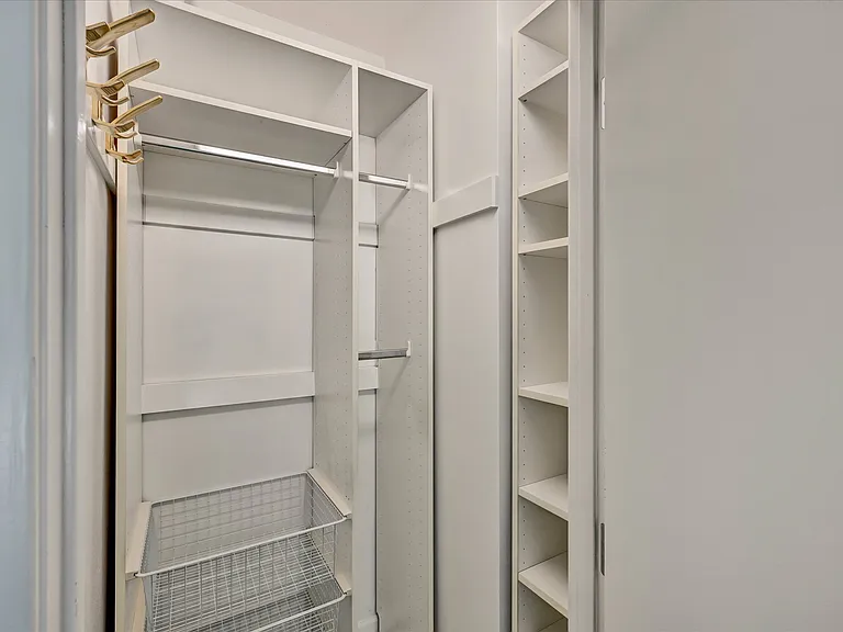 240 Lombard St #525 — Photo 11