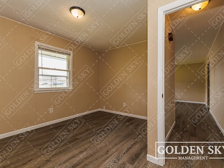 6301 E Piccadilly Rd — Photo 4