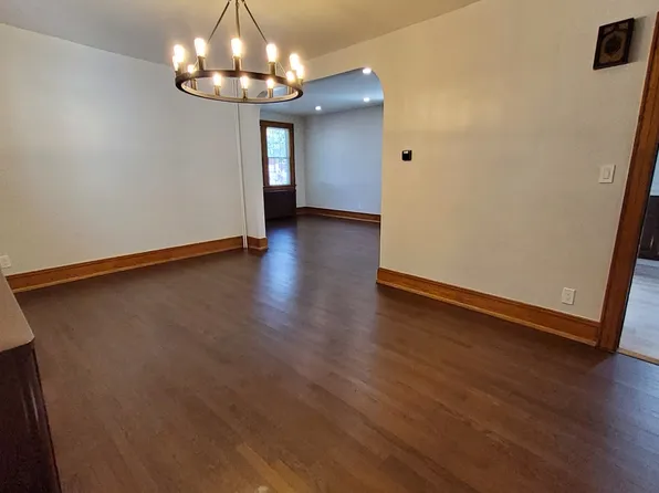 285 Born Street image 23 of 41