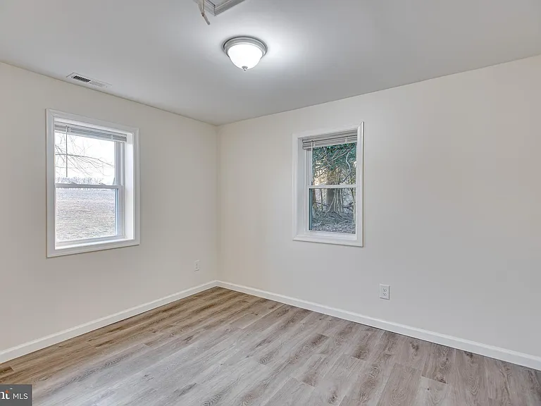1558 Bay Head Rd — Photo 16
