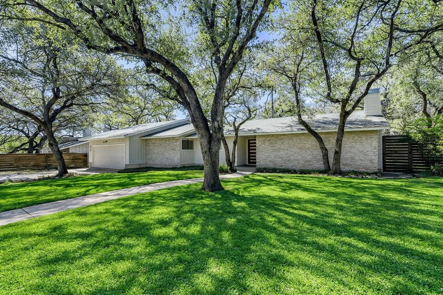 3 bed, 2.0 bath, 1643 sqft, $3,850 — Photo 1