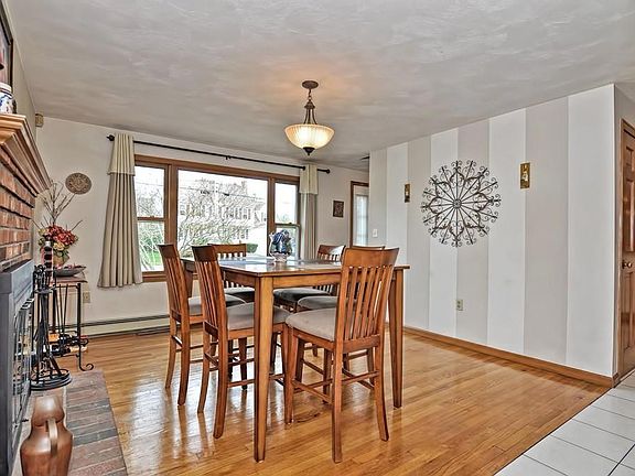 3rd image of 40 Ledgeview Dr
