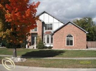 13981 Barton Dr, Shelby Township, MI 48315