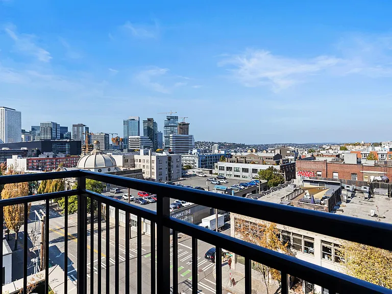 Dunn Motors Apartments — Photo 66