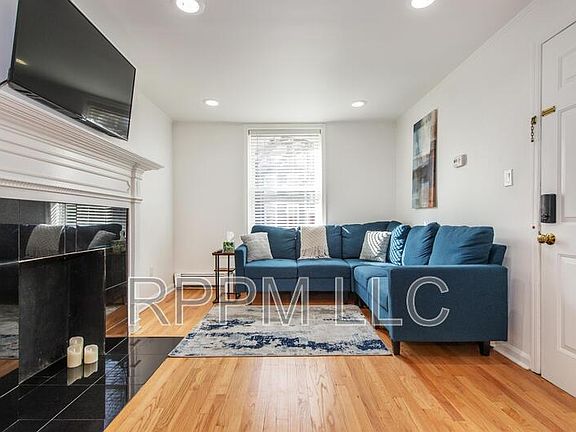 3rd image of 146 Sussex St APT 1