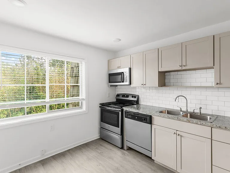 Linridge Apartments — Photo 7