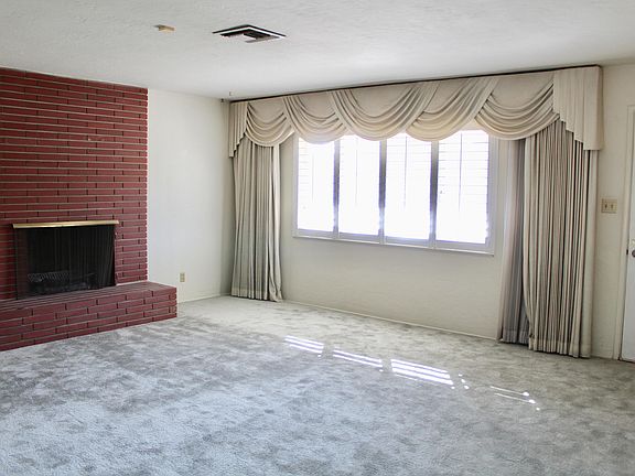 4th image of 2544 W Tulare Ave