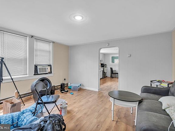 4th image of 409 D St