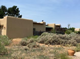 104 Vista Ln, Taos, NM 87571