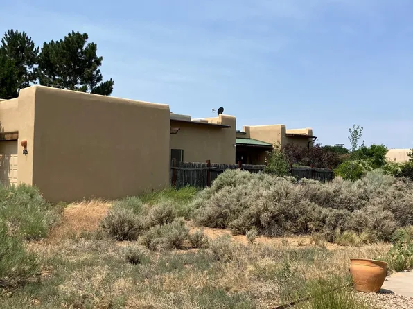 104 Vista Ln, Taos, NM 87571