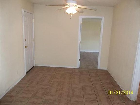 5th image of 810 W Saner Ave