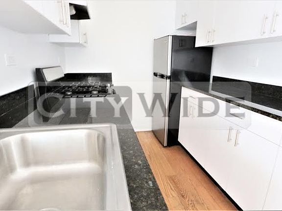 4th image of 542 E 14th St APT 9