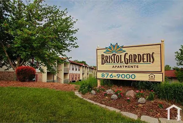 2 bed, 840 sqft, $1,390 — Photo 1
