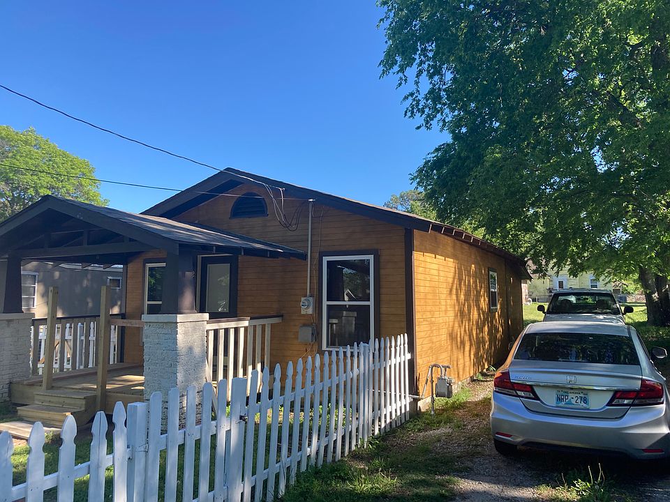 1st image of 214 W Oak St