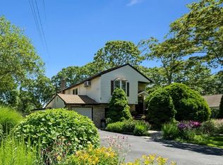 29 Holly Ln, Shirley, NY 11967