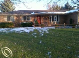 22660 Valerie St, South Lyon, MI 48178
