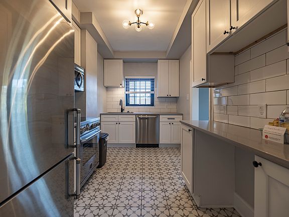 4th image of 2645-2649 Erie Ave #31