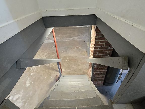 4th image of 712 E Avenue B
