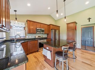 1052 Hidden Ln, New Richmond, WI 54017