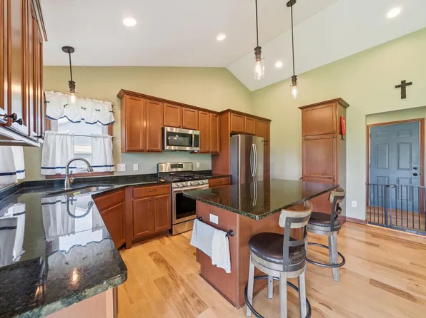 1052 Hidden Ln, New Richmond, WI 54017