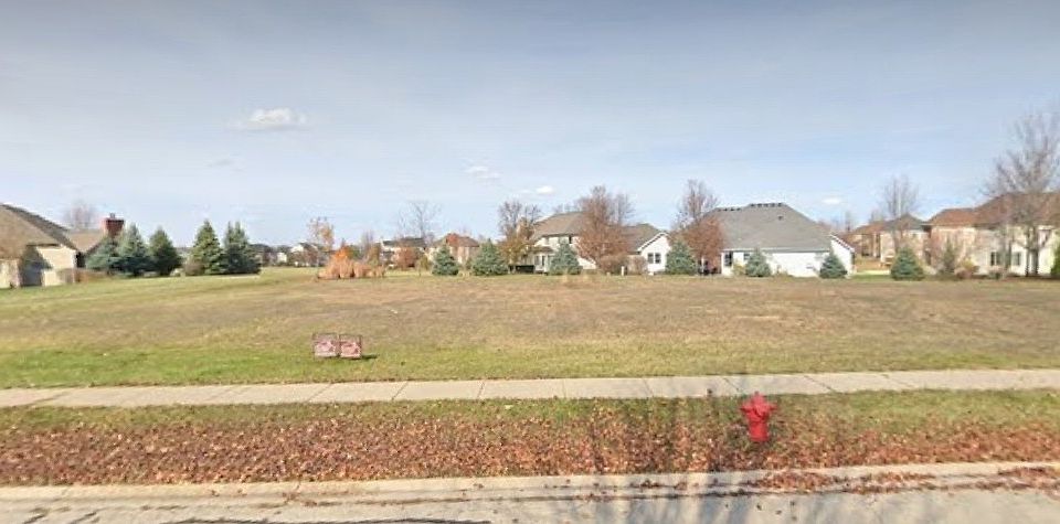 2nd image of 684 Greenfield Rd