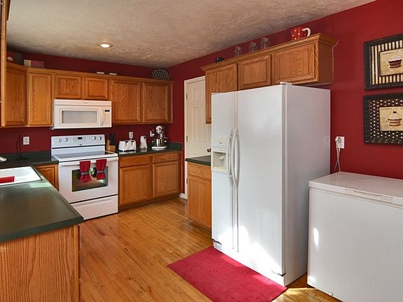 3rd image of 2281 W Davenshire Ln