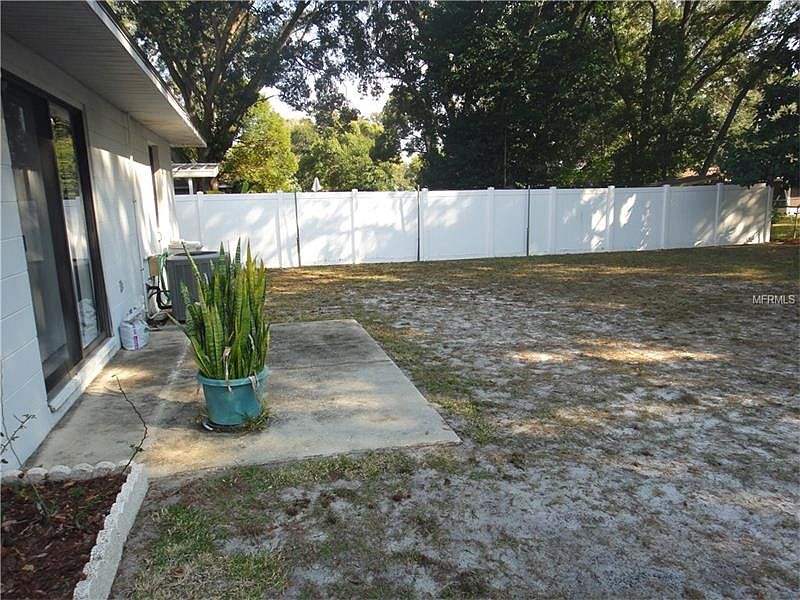 2nd image of 913 Lakehurst St