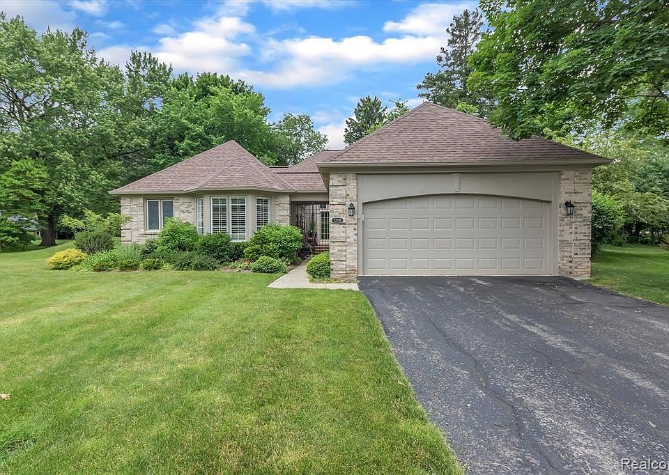 1st image of 32288 Spruce Ln