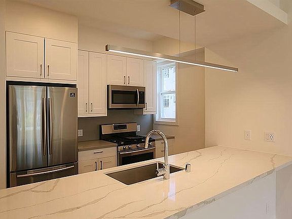 5th image of 1740 Broadway St #301