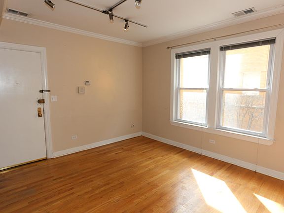 4th image of 626 W Roscoe St #1NJA