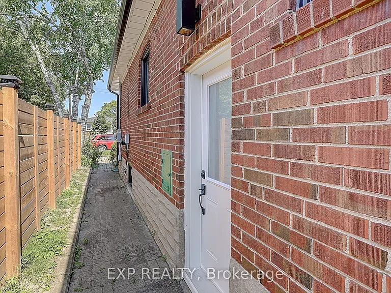 36 Vauxhall Dr #BASEMENT — Photo 2