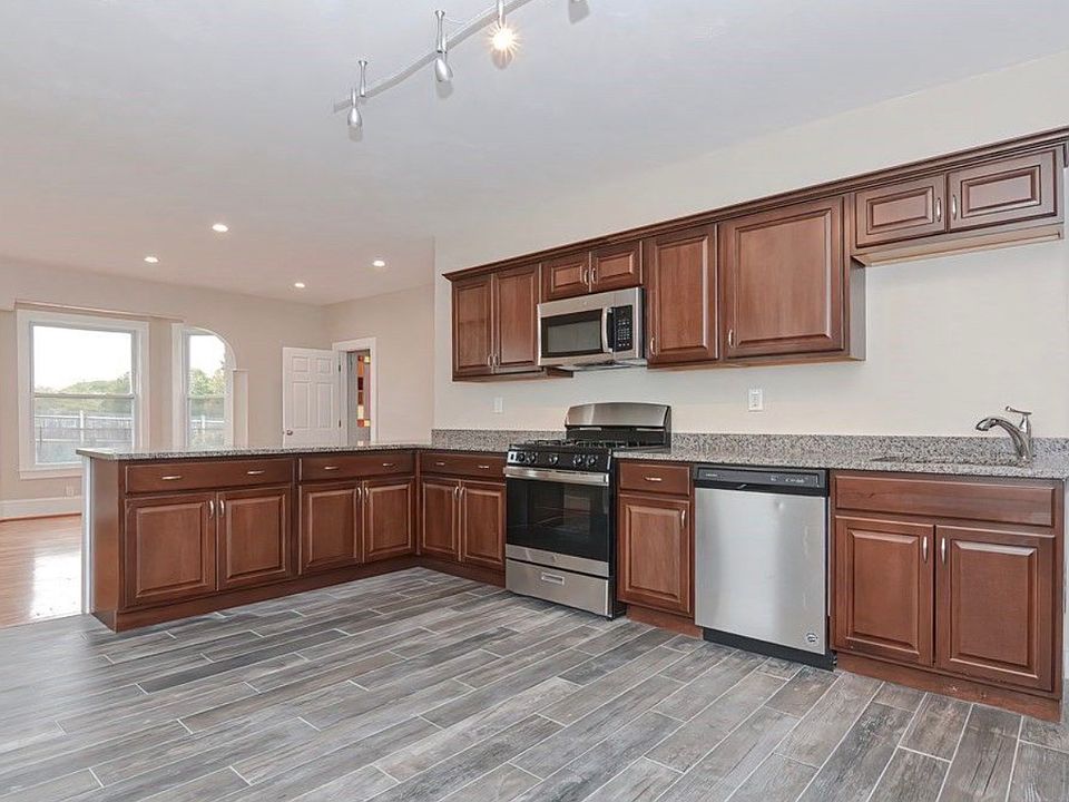 1st image of 370 West St Unit 2
