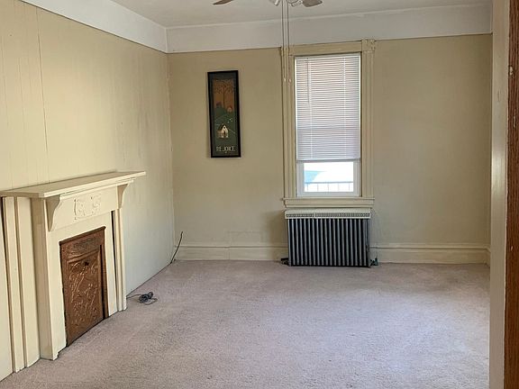 4th image of 104 Washington St