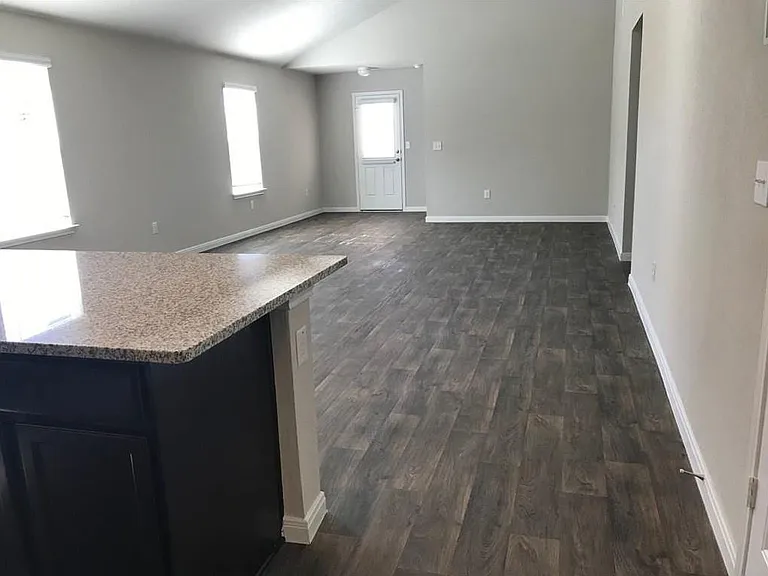 108 Cranbrook Ln — Photo 4