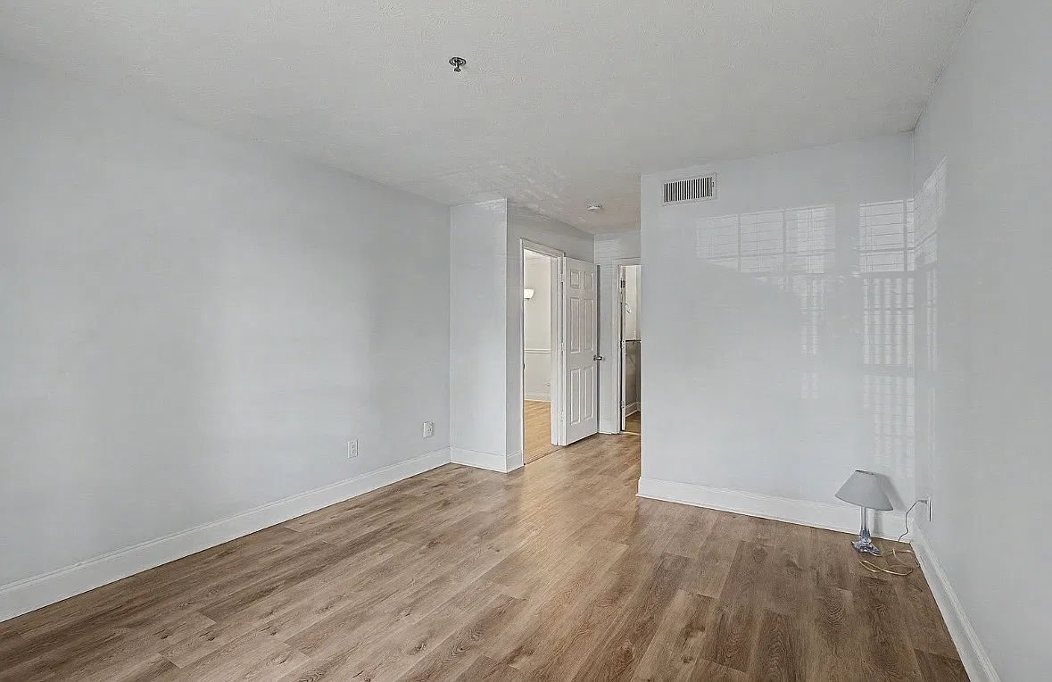 2 bed, 1250 sqft, $1,840 — Photo 2