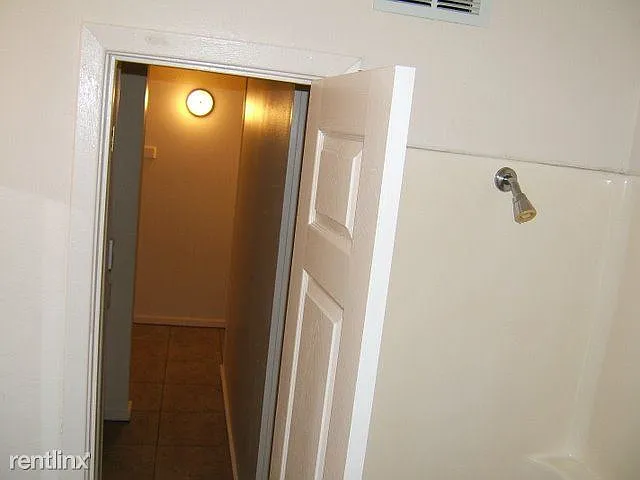 1002 N Hemlock St — Photo 93