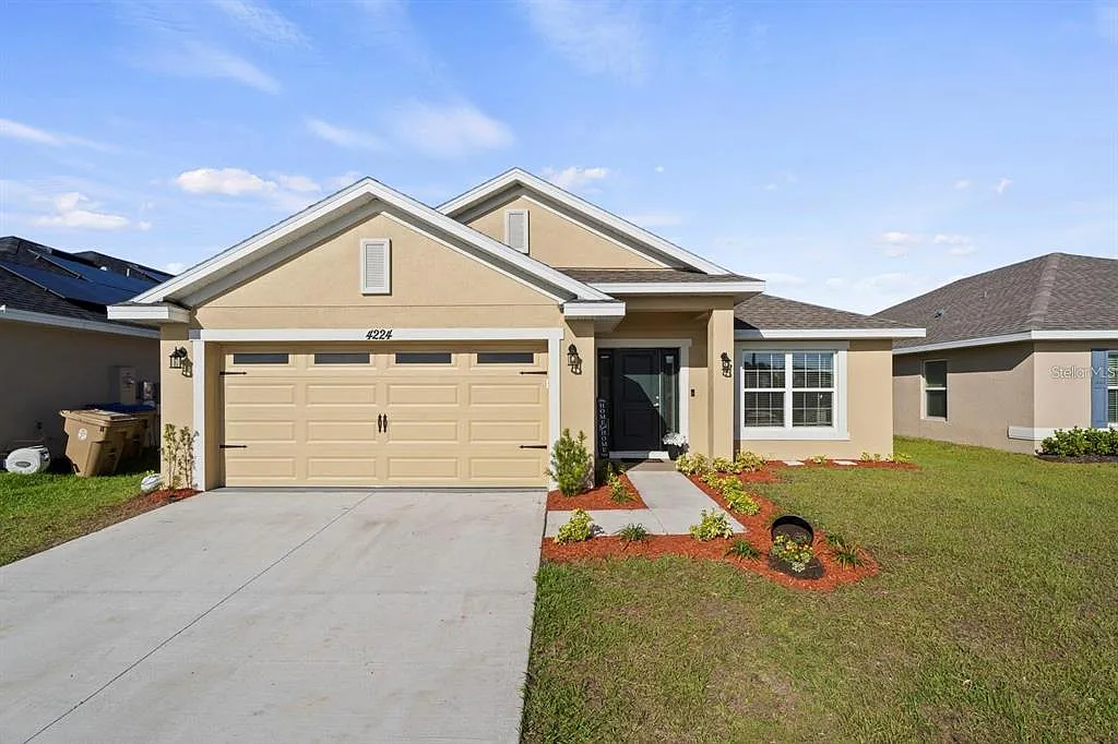 4 bed, 3.0 bath, 2400 sqft, $2,575 — Photo 1