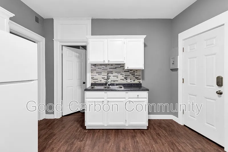 Building Photo - 1073 Grant St #21