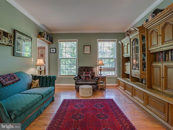 4th image of 17 Maplewood Dr