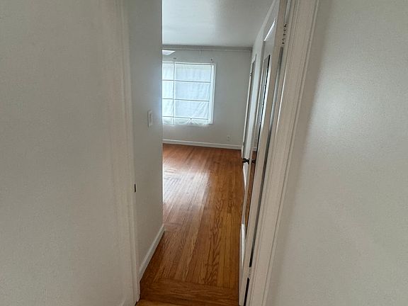 3rd image of 324 Manor Dr
