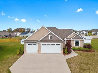 1764 Meadowland Ct, Green Bay, WI 54311