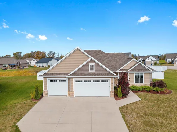 1764 Meadowland Ct, Green Bay, WI 54311