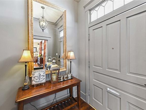 3rd image of 941 Dumaine St