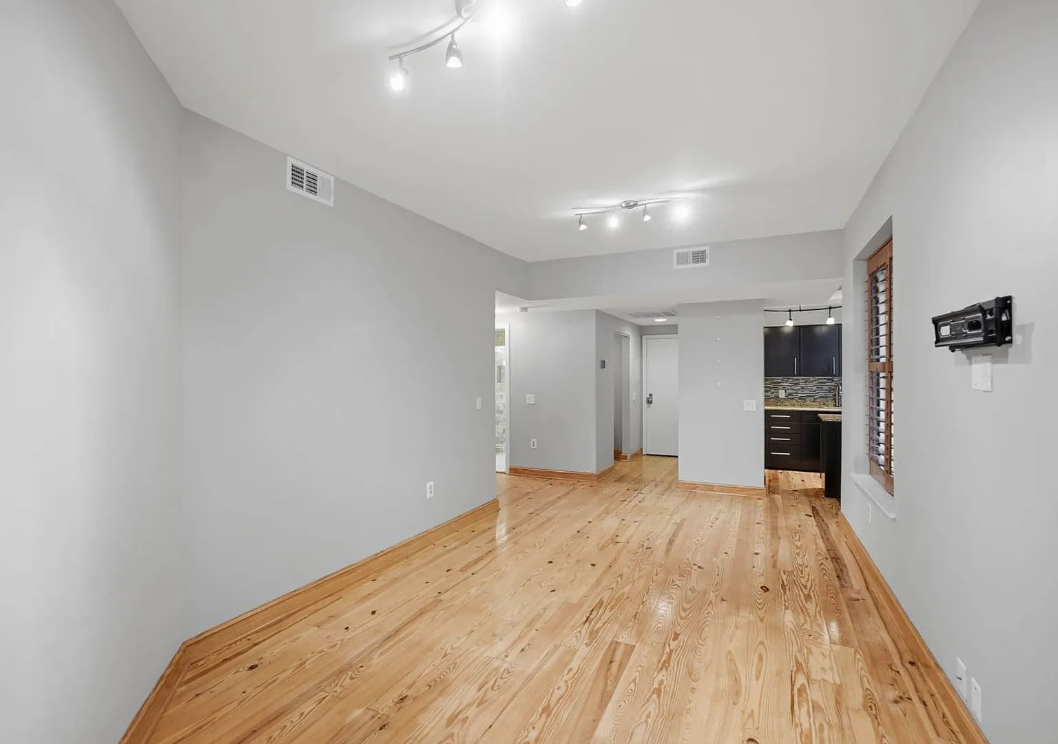 Adams Morgan Condo | 1 Bed | 1 Bath | 675 Sf — Photo 3
