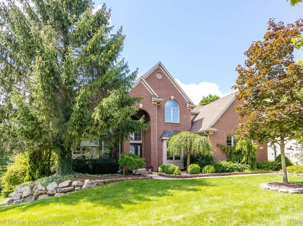 16526 Brooklane Blvd, Northville, MI 48168