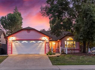 8242 Meadowhaven Dr, Sacramento, CA 95828